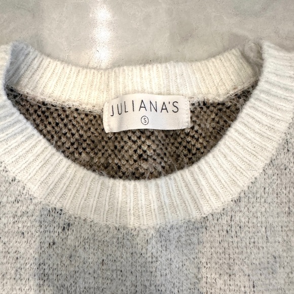 Juliana’s Oversized Animal Print Sweater - Picture 4 of 4